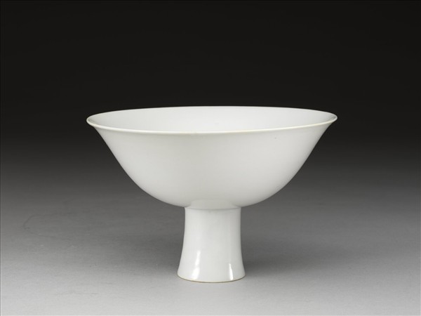 甜白釉高足碗