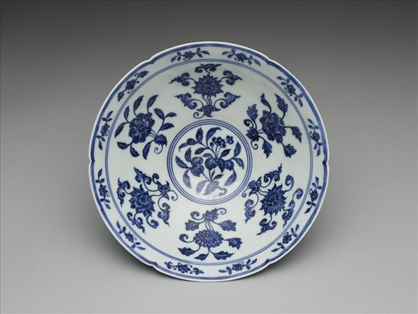 青花花果紋葵口碗