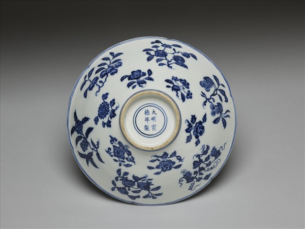 青花花果紋葵口碗