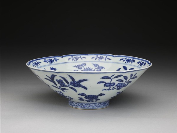 青花花果紋葵口碗