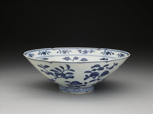 青花花果紋葵口碗