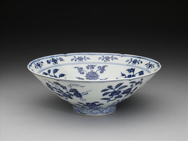 青花花果紋葵口碗