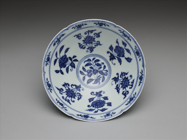 青花花果紋葵口碗