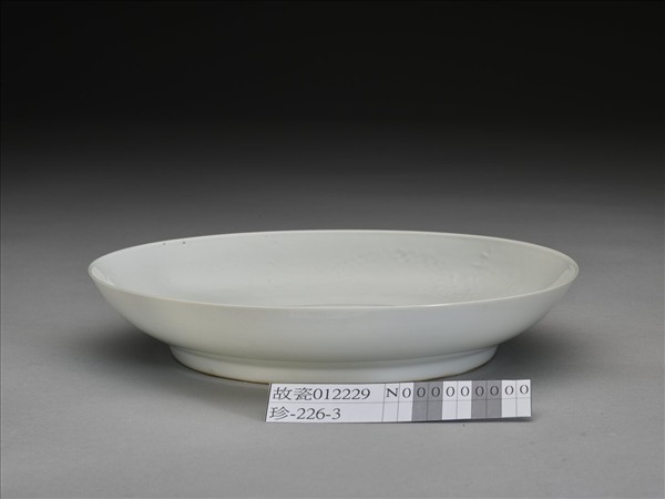 甜白釉雙龍紋盤