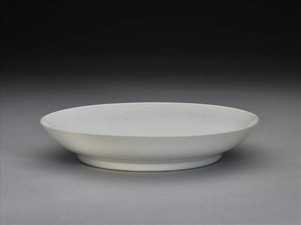 甜白釉雙龍紋盤