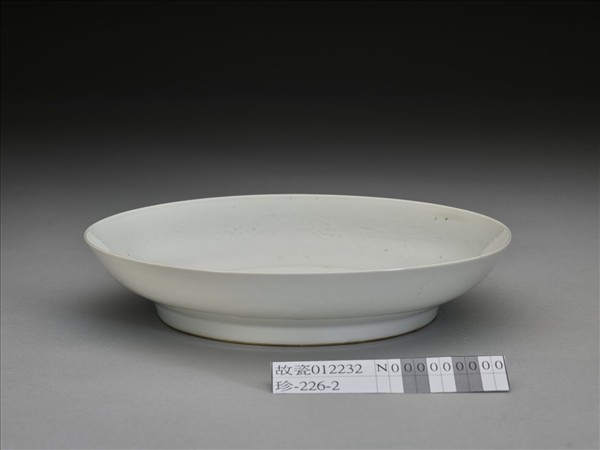 甜白釉雙龍紋盤