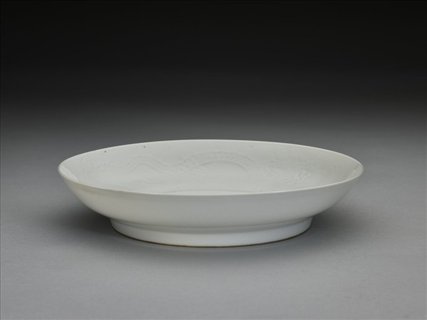 甜白釉雙龍紋盤