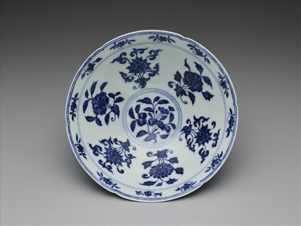 青花花果紋葵口碗