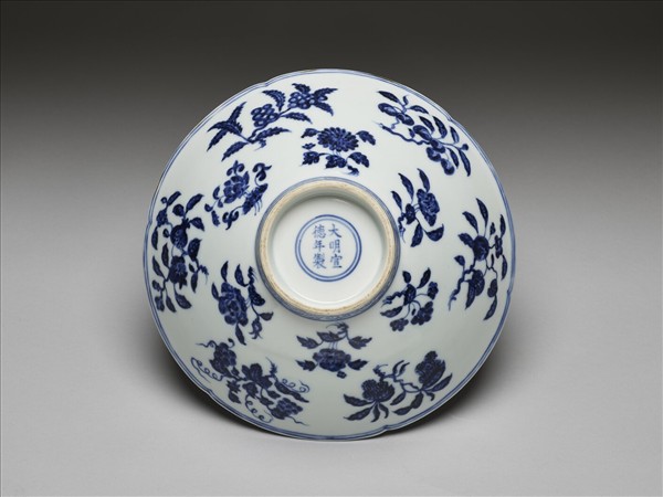 青花花果紋葵口碗