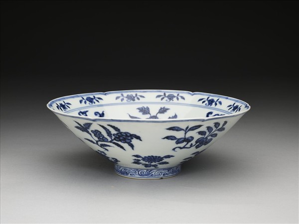 青花花果紋葵口碗