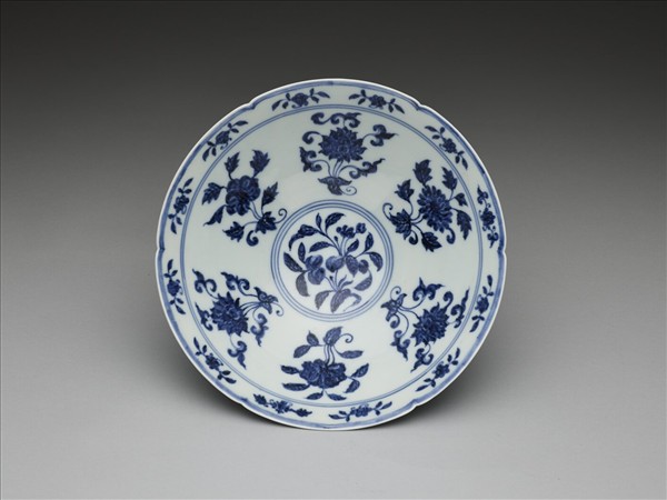 青花花果紋葵口碗