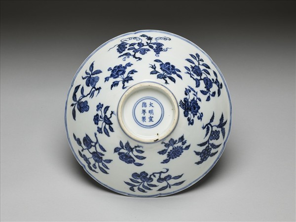 青花花果紋葵口碗