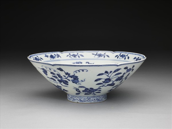 青花花果紋葵口碗