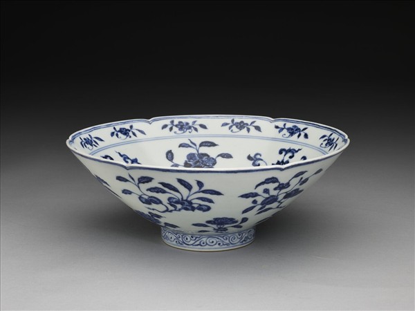 青花花果紋葵口碗