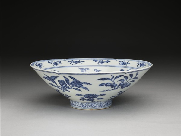 青花花果紋葵口碗