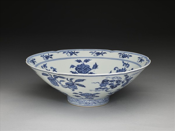 青花花果紋葵口碗