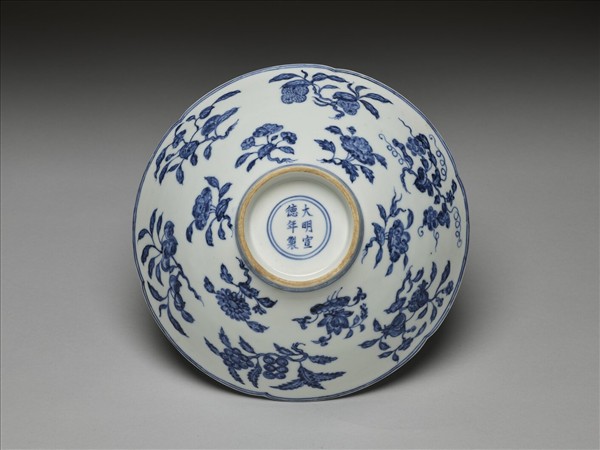 青花花果紋葵口碗