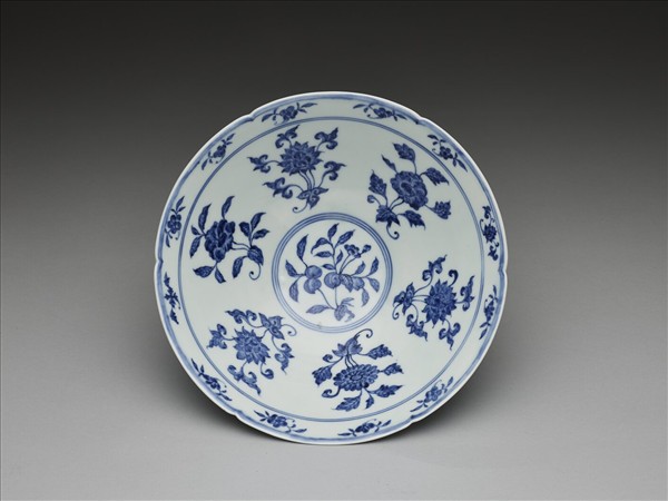 青花花果紋葵口碗