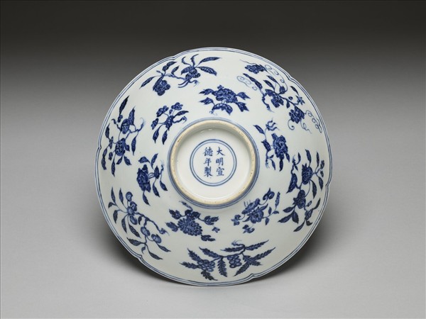 青花花果紋葵口碗