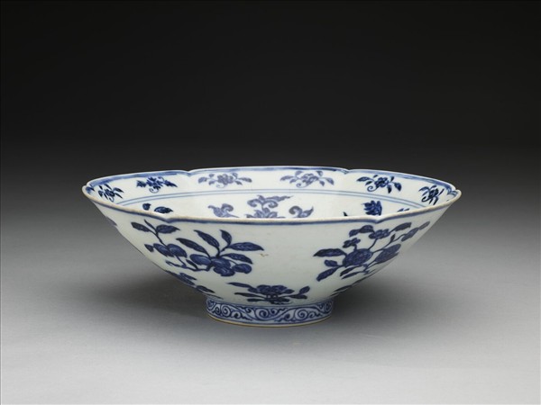 青花花果紋葵口碗