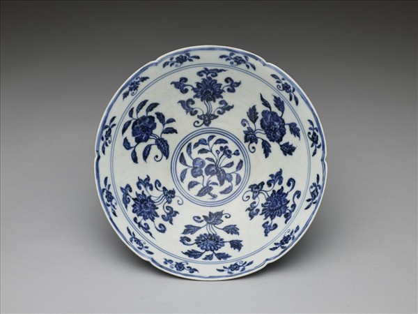 青花花果紋葵口碗