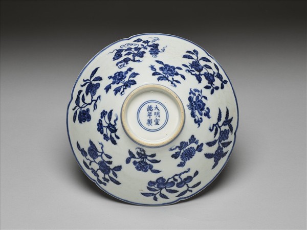 青花花果紋葵口碗