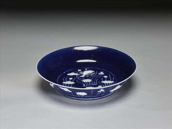 霽青釉蓮塘游魚紋碗