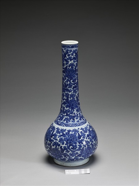 青花纏枝牡丹紋瓶