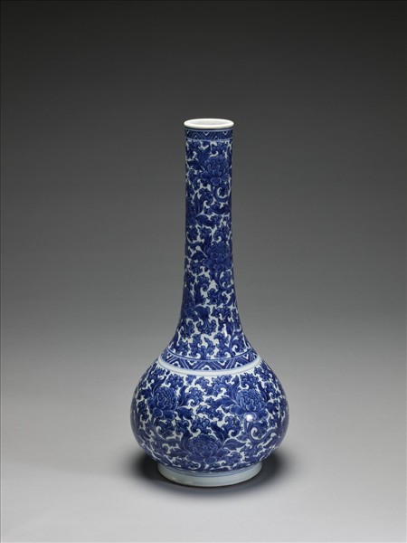 青花纏枝牡丹紋瓶