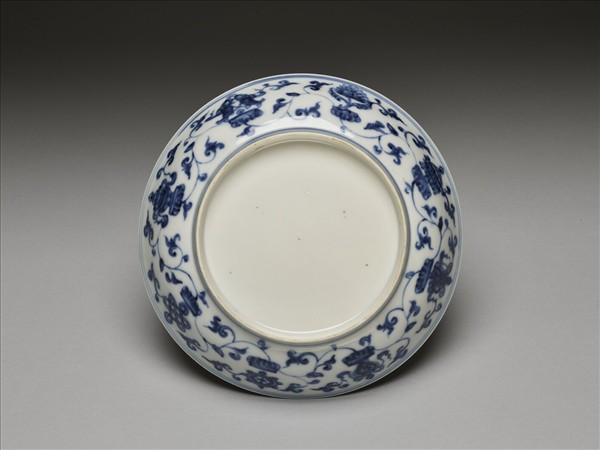 青花番蓮八寶紋盤