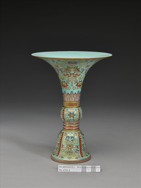 粉彩綠地描金花卉紋觚
