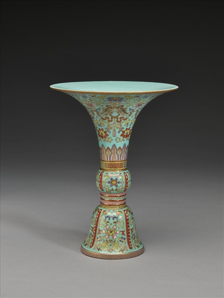 粉彩綠地描金花卉紋觚