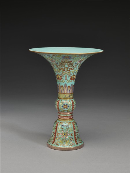 粉彩綠地描金花卉紋觚