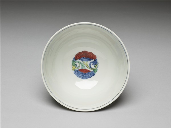 鬥彩花卉團雲芝碗