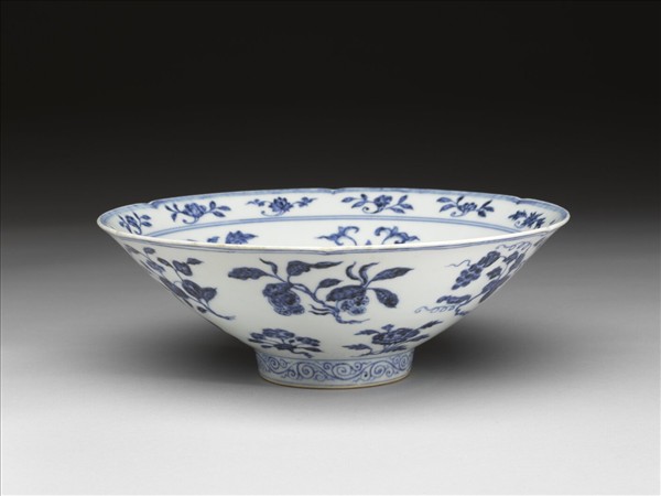青花花果紋葵口碗
