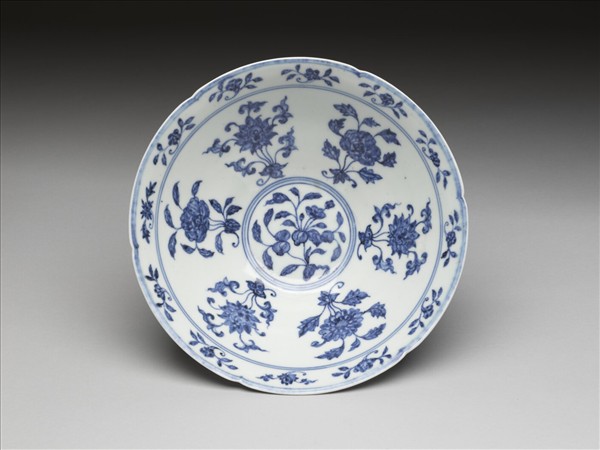 青花花果紋葵口碗