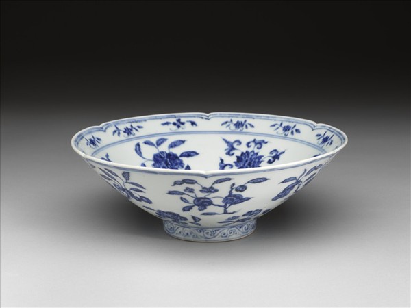 青花花果紋葵口碗