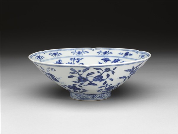 青花花果紋葵口碗