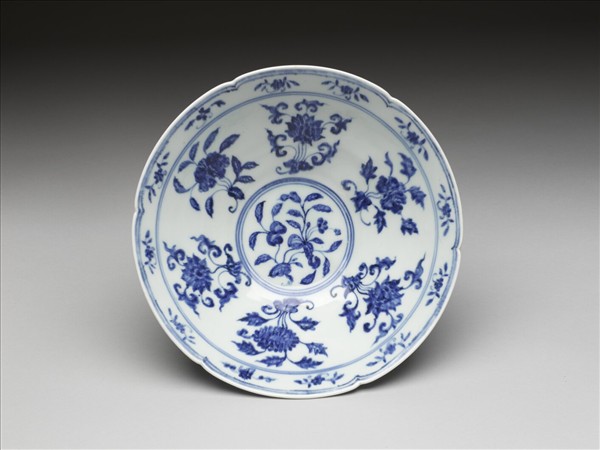 青花花果紋葵口碗