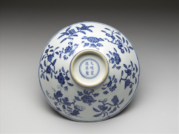 青花花果紋葵口碗