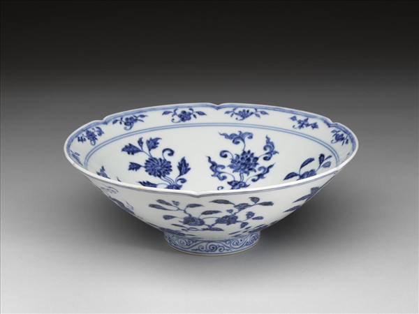 青花花果紋葵口碗