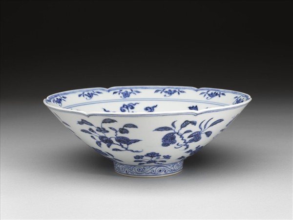 青花花果紋葵口碗