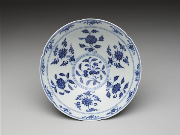 青花花果紋葵口碗