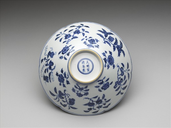 青花花果紋葵口碗