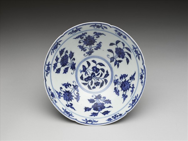 青花花果紋葵口碗