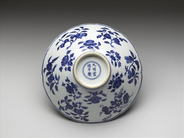 青花花果紋葵口碗