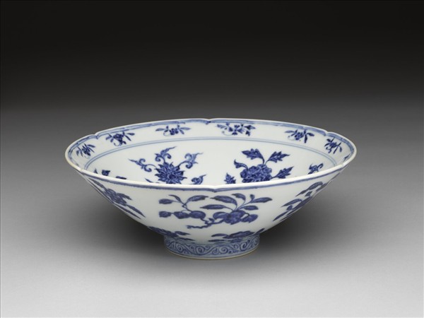 青花花果紋葵口碗