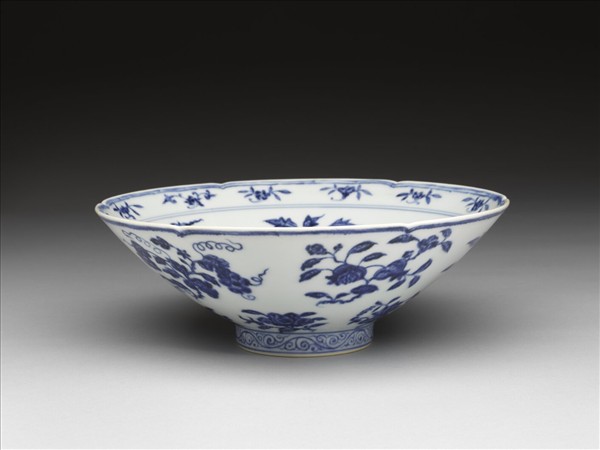 青花花果紋葵口碗