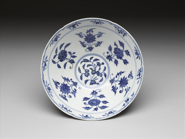 青花花果紋葵口碗