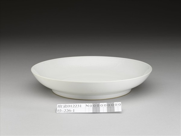 甜白釉雙龍紋盤